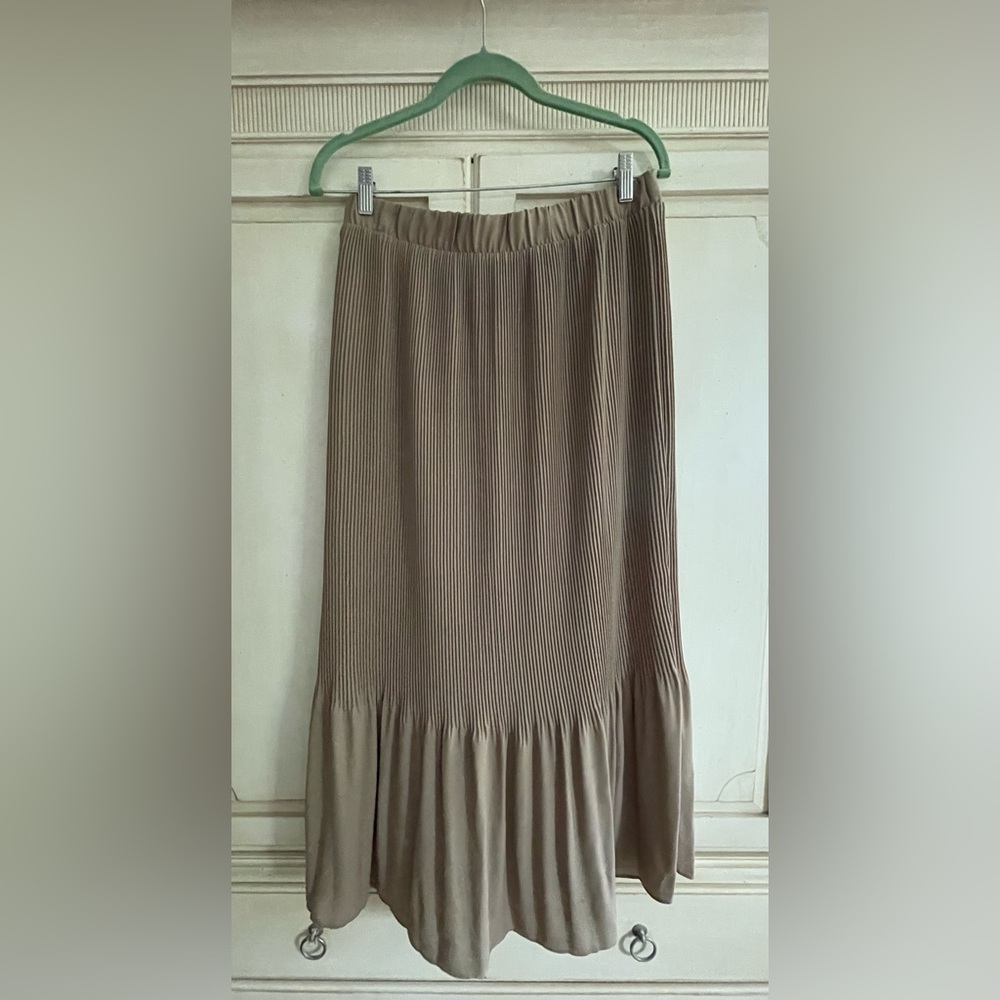 Pleione Plisse Skirt Tan Pleated Women’s Sz M Tiered Skirt Micro Pleat Summer